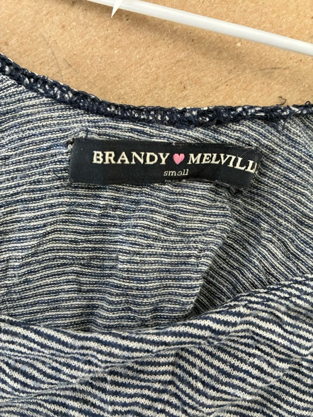 Brandy Melville Cropped Stripe Long Sleeve Top Scoop Neck Fine Stripe Stretch - Picture 4 of 5